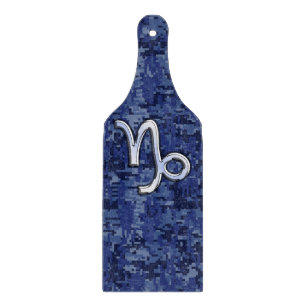 Capricorn Zodiac-Symbol auf Blue Digital-Camouflag Schneidebrett