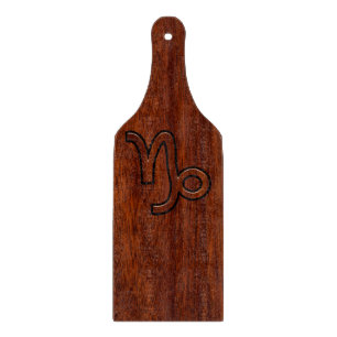 Capricorn Zodiac-Symbol im Mahagoni-Holzstil Schneidebrett
