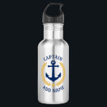 Captain Boat Name Anchor Gold Style Laurel Star Edelstahlflasche<br><div class="desc">Eine Personalisierte Edelstahl-Wasserflasche mit Ihrem Captain-Rang oder einem anderen Titel und Ihrem Bootsnamen,  Familiennamen oder anderen gewünschten Text. Mit eigens dafür entworfenen nautischen Bootsankern,  goldenen Blätter und Sternemblem. Macht ein großartiges Geschenk für jeden Anlass.</div>