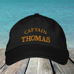 CAPTAIN "Name" bestickt mit Baseballkappe / Gold Bestickte Baseballkappe<br><div class="desc">bestickte Hats: Klassische,  goldfarbene/schwarze Modebaseballkappe mit dem Text "CAPTAIN" & Ihrem "Namen" für den weltbesten Kapitän,  Bootsmeister,  Schiffsguru / Urlaubshüte</div>