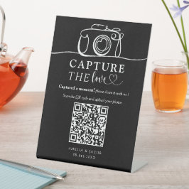 Capture the love Black & White Wedding  Sockelschild