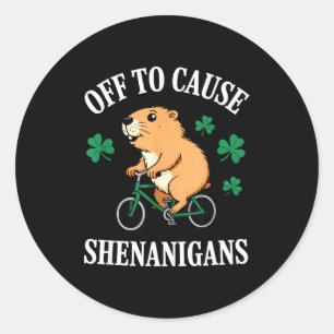 Capybara macht Streiche am St. Patrick's Day Runder Aufkleber