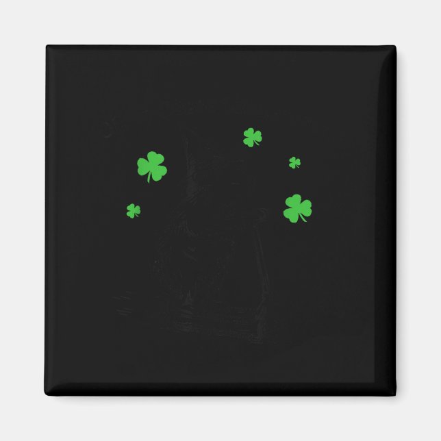 Capybara off to cause shenanigans st patricks day magnet (Vorne)