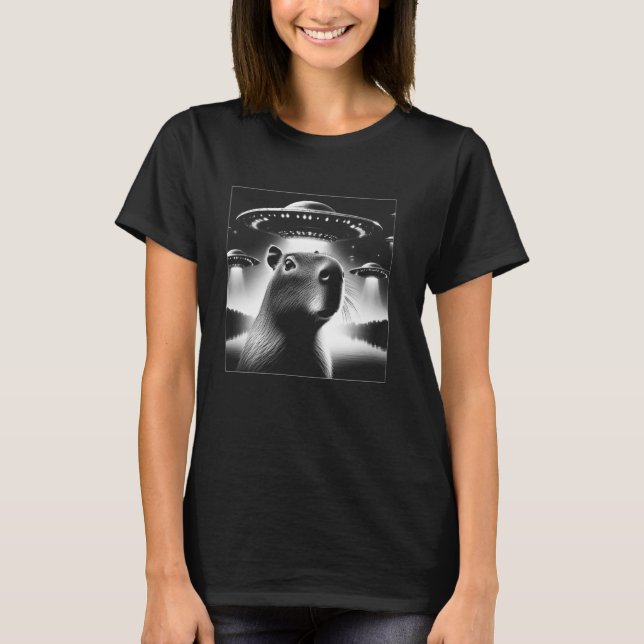 Capybara Selfie Invasion UFO Funny Capibara Motif T-Shirt (Vorderseite)