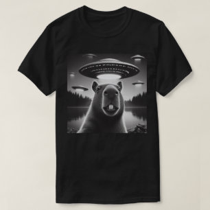 Capybara selfie mit UFO T-Shirt