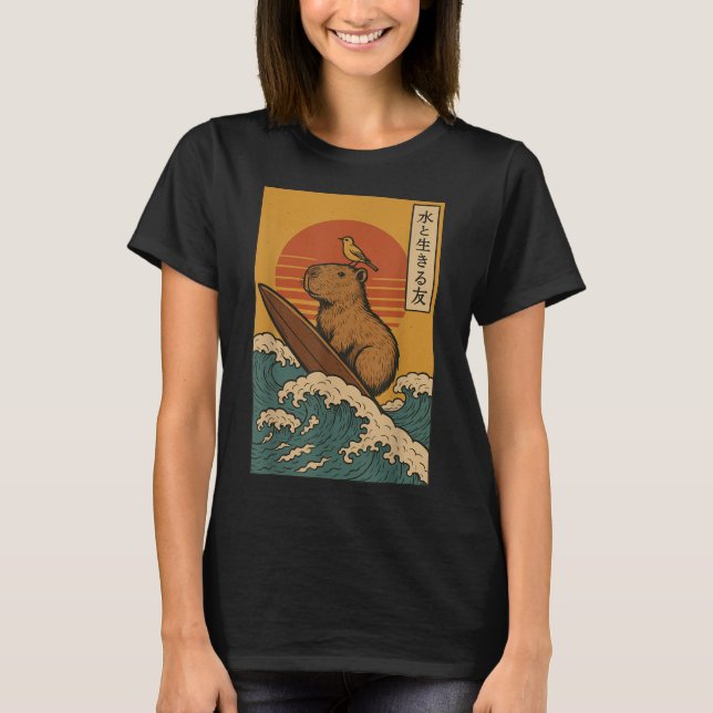 Capybara Surfing Japanisch T-Shirt (Vorderseite)