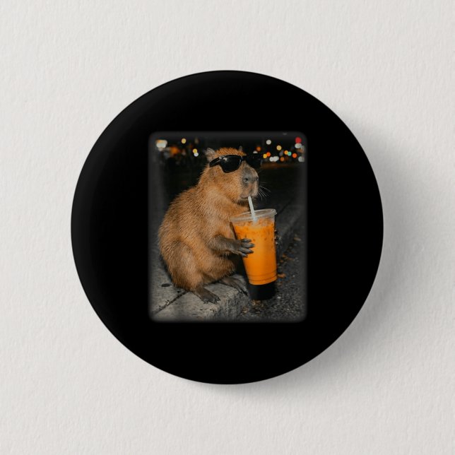 Capybara trinkt eisgekühlten Kaffee lustiges Tier- Button (Vorderseite)