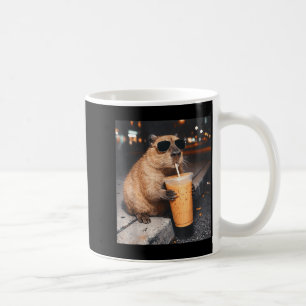 Capybara trinkt eisgekühlten Kaffee Lustiges Tier  Kaffeetasse