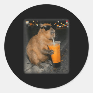 Capybara trinkt eisgekühlten Kaffee lustiges Tier- Runder Aufkleber
