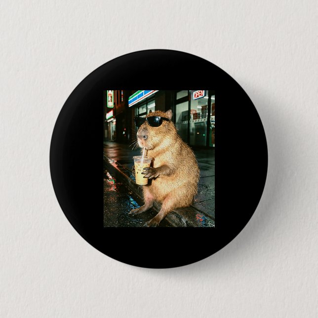 Capybara trinkt Eiskaffee, Capybara Foto Meme Button (Vorderseite)