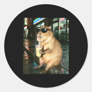 Capybara trinkt Eiskaffee, Capybara-Foto-Meme Runder Aufkleber
