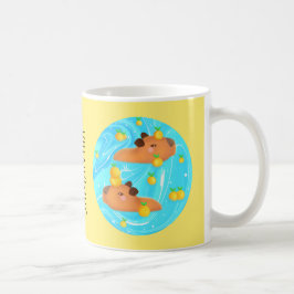 Capybaras in Wasser mit Orangen Kaffeetasse