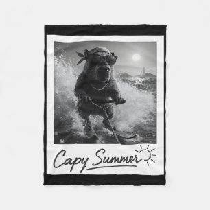 Capyra Wasserskiing Sommer Lustiges Meme Fleecedecke