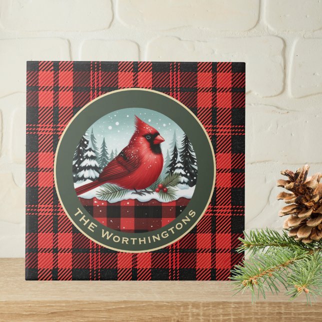 Cardinal Snow n Buffalo Plaid Family Name Monogram Fliese (Von Creator hochgeladen)