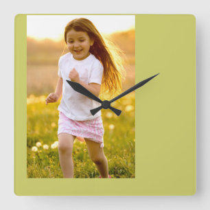 Carefree Happy Girl Running at Sunset Foto Clock Quadratische Wanduhr