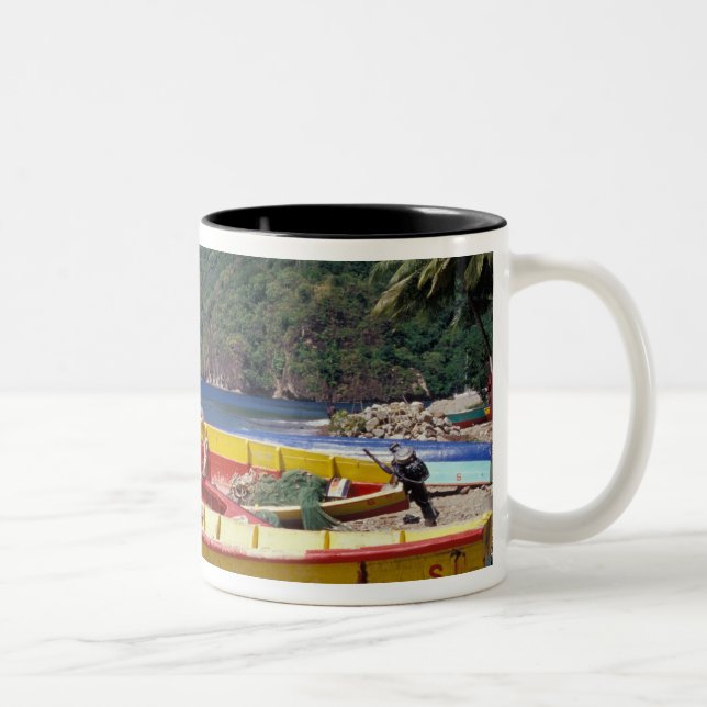 Caribbean, BWI, St. Lucia, Sailboats, Soufriere. Zweifarbige Tasse (Rechts)