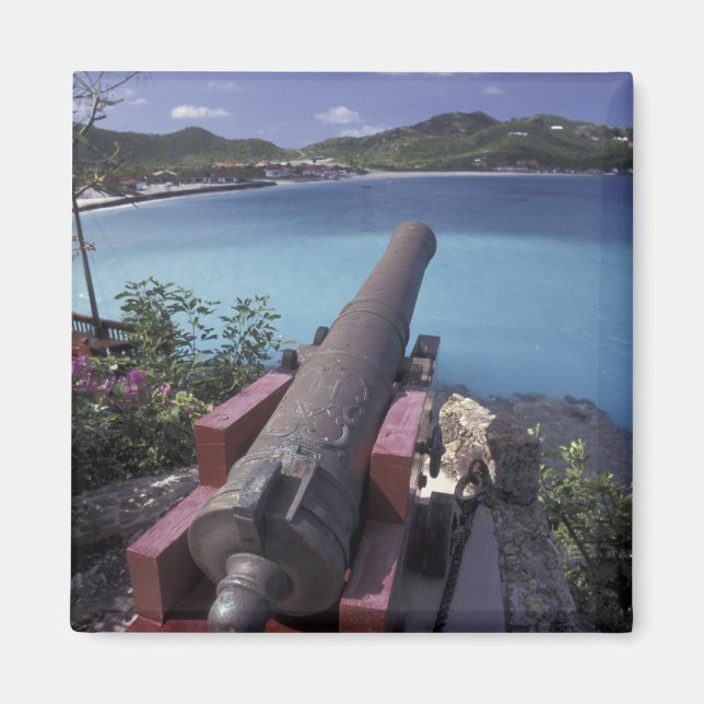 CARIBBEAN, St. Barts, Connon, die in die Bucht von Magnet (Vorne)