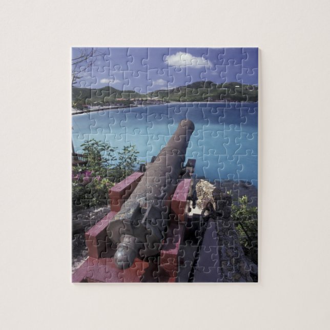 CARIBBEAN, St. Barts, Connon in die Bucht von Puzzle (Vertikal)