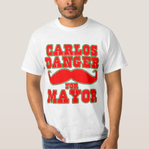 Carlos-Gefahr für Bürgermeister mit dem T-Shirt