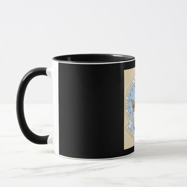 Carmelite Tasse mit schwarzem Hintergrund (Links)
