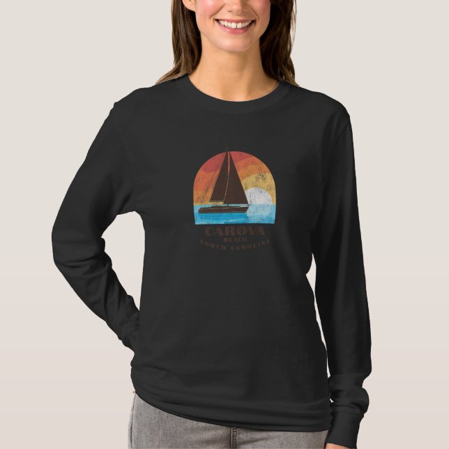 Carova Beach NC Vacationing Sailboating Sunrise T-Shirt (Vorderseite)
