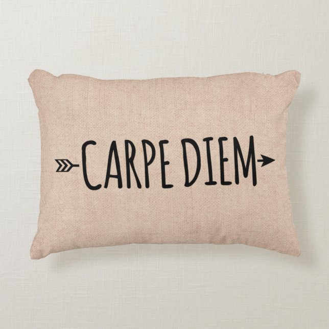 Carpe Diem Boho Arrow auf Beige Dekokissen (Vorderseite)