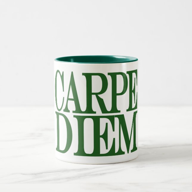 Carpe Diem lateinische Zitat-Tasse Zweifarbige Tasse (Mittel)