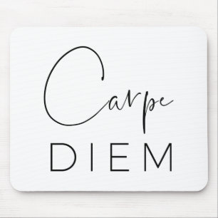 CARPE DIEM   Typografie mit schwarzer Hand Mousepad