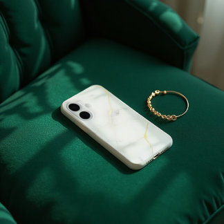 Carrara Gold Marble Abstrakt - Luxe Veins iPhone 16 Hülle