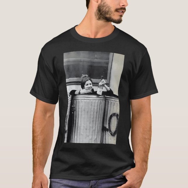 Carrie Fisher in einem Müllcontainer T-Shirt (Vorderseite)