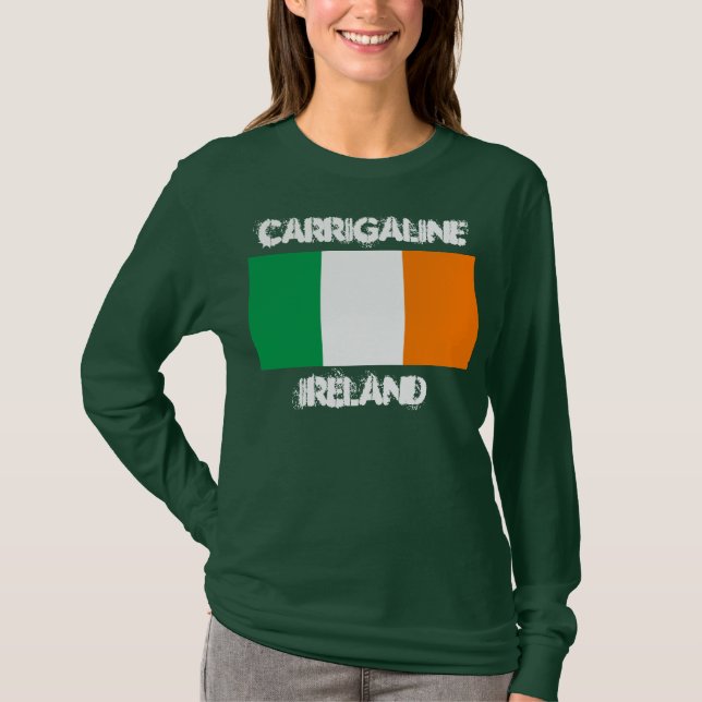 Carrigaline, Irland mit irischer Flagge T-Shirt (Vorderseite)