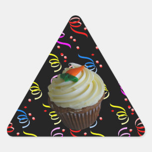 Carrot Cake Cupcake mit Confetti Dreieckiger Aufkleber