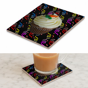 Carrot Cake Cupcake mit Confetti Fliese