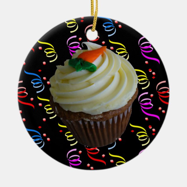 Carrot Cake Cupcake mit Confetti Keramik Ornament (Vorne)