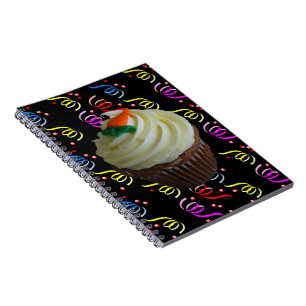 Carrot Cake Cupcake mit Confetti Notizblock