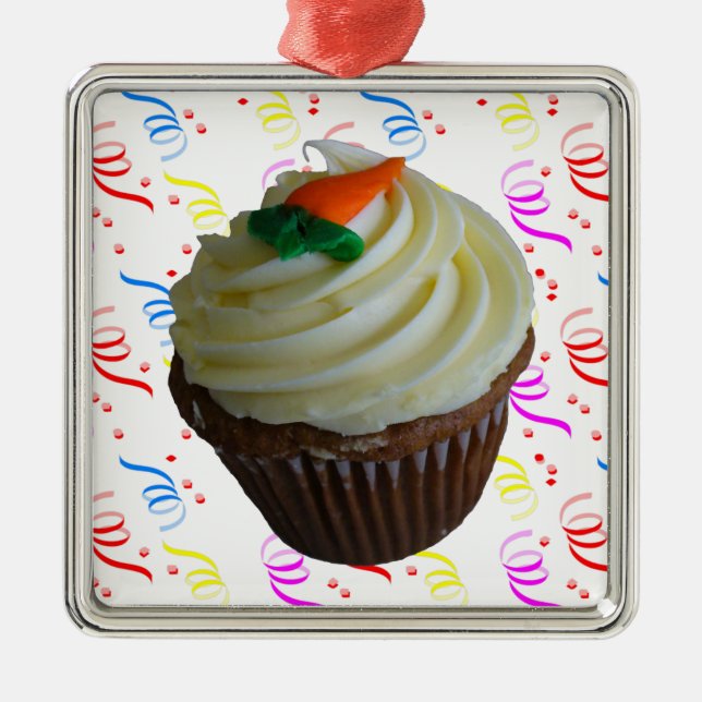 Carrot Cake Cupcake mit Confetti Ornament Aus Metall (Vorne)