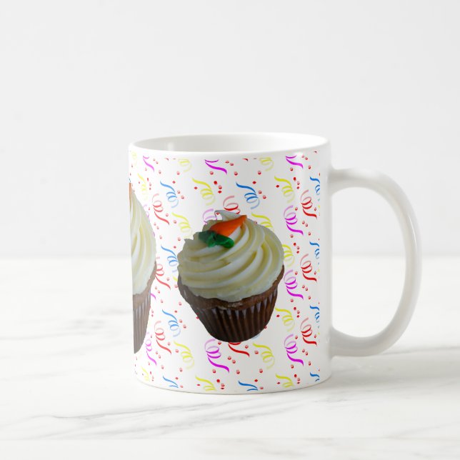 Carrot Cake Cupcake mit Confetti Tasse (Rechts)