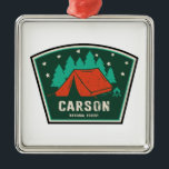Carson National Forest Camping Ornament Aus Metall<br><div class="desc">Carson National Forest ist ein Nationalwald im Norden von New Mexico und ein großartiges Basislager für Wanderungen,  Radfahren,  Mountainbiken,  Paddeln,  Wandern,  Jagen,  Camping,  Klettern und vieles mehr!</div>