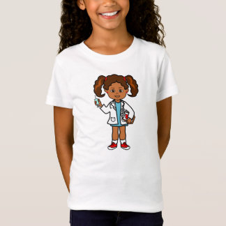 Cartoon-Doktor Girl mit großer Nadel und T-Shirt