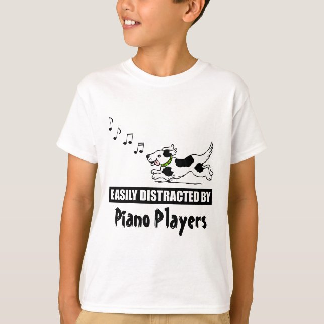 Cartoon Hund leicht von Pianisten abgelenkt T-Shirt (Vorderseite)