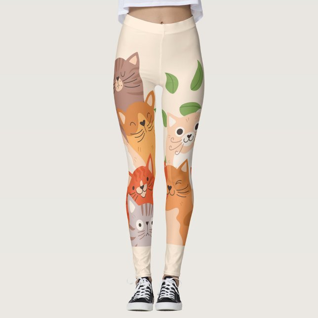 Cartoon Katzen Flip Flops Leggings (A woman is wearing leggings with a pattern of cartoon cats and green leaves.)