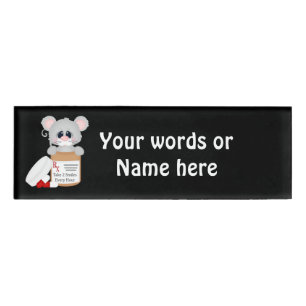 Cartoon-Krankenschwester-Maus hinzufügen Wörter Na Namenschild