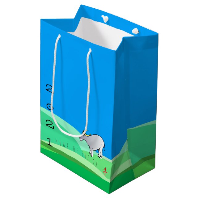 Cartoon Landscape Ox Chinesisches Neujahr Zodiac M Mittlere Geschenktüte (Vorderseite Schrägansicht)