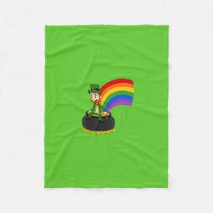 Cartoon leprechaun auf einem Topf aus Gold Fleecedecke