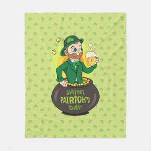 Cartoon leprechaun in einem Topf mit einem Pint Fleecedecke