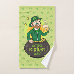 Cartoon leprechaun in einem Topf mit einem Pint Handtuch