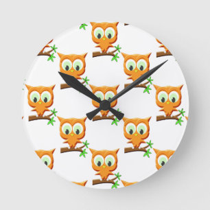 Cartoon Little Owl On Branch Pattern Runde Wanduhr