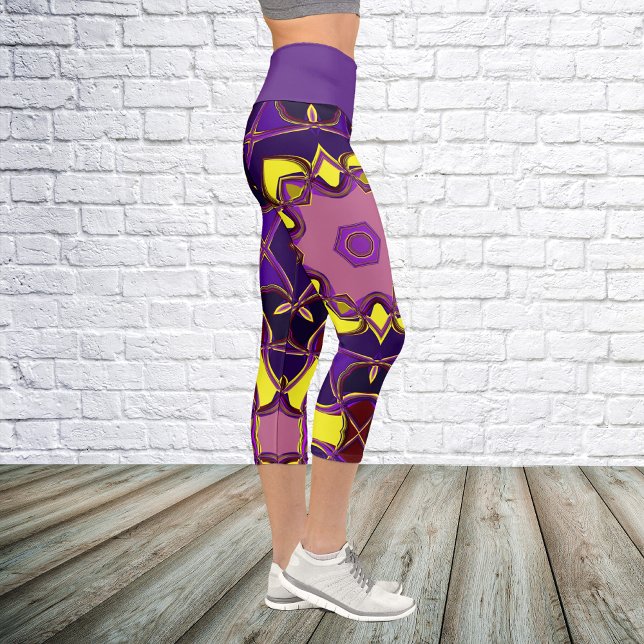 Cartoon Mandala Blume Gelb und Lila Capri Leggings (Von Creator hochgeladen)