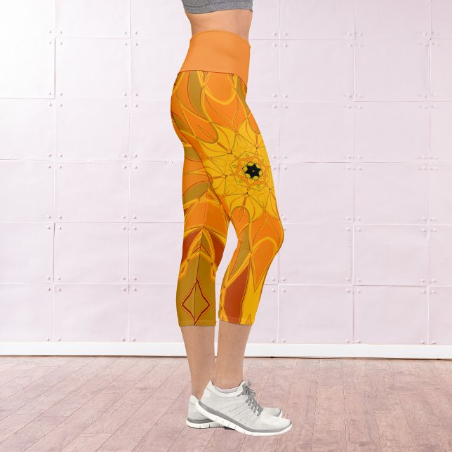 Cartoon Mandala Blume Orange Gelb und Rot Capri Leggings (Von Creator hochgeladen)