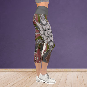 Cartoon Mandala Blume Weiß Rot und Grün Capri Leggings